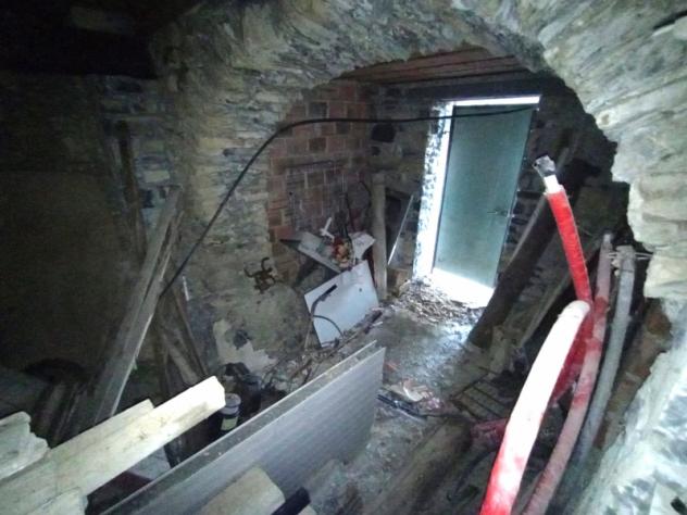 VENDESI A CASE MOLINE, FRAZIONE DI LUCINASCO, CASA DA RISTRUTTURARE CON TERRENO - Foto 5