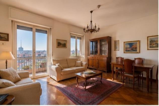 Appartamento di 115 m² con 3 locali e box auto in vendita a Milano