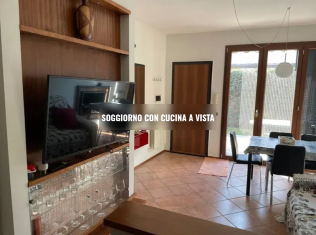 POMEZIA TRILOCALE ARREDATO CON GIARDINO PRIVATO E BEN COLLEGATO.
