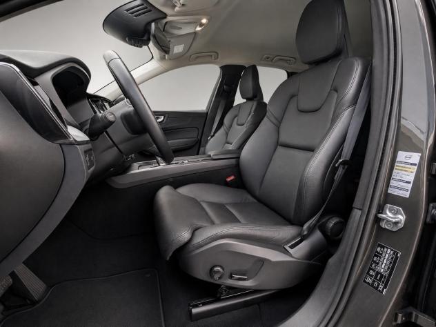 Volvo XC60 B4 D AWD automatico Momentum Pro - Foto 7