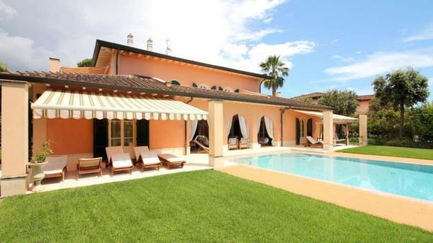 Villa in vendita a Vittoria Apuana - Forte dei Marmi 455 mq Rif: 1407537