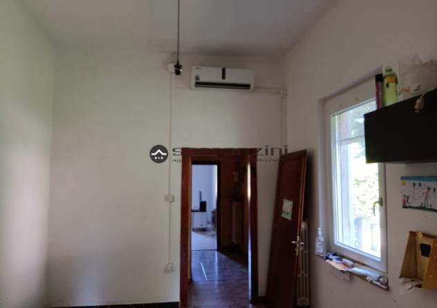Fossombrone splendida casa completamente indipendente con vista panoramica sul colle dei cappuccini e le colline circostanti. situata a ridosso della - Foto 10