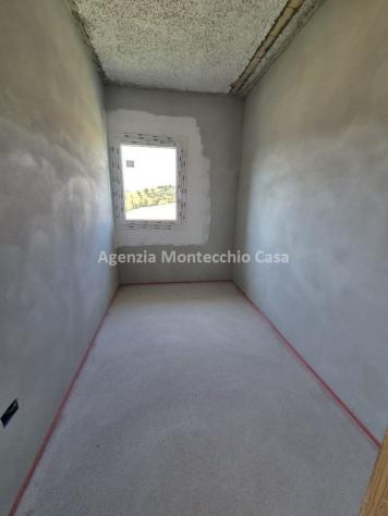 CASA SINGOLA IN POSIZIONE COLLINARE PANORAMICA E SOLEGGIATA - Foto 11