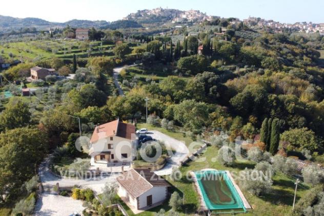 Rustico / Casale di 1050 m² con più di 5 locali e posto auto in vendita a Montepulciano - Foto 7