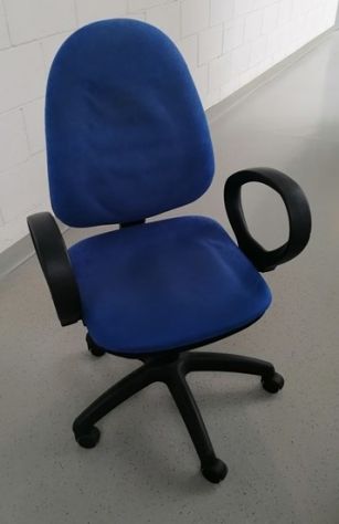 Sedia da ufficio con braccioli e rotelle Vendo sedia da ufficio con braccioli e - Foto 4