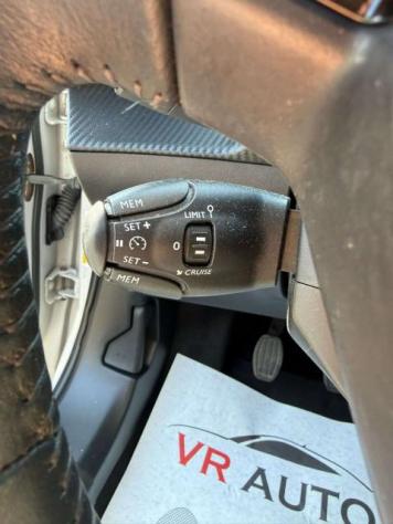 Peugeot 2008 1.2 puretech Allure FULL LED/TELECAMERA + 360?/CARPLAY - PROMO FIN - Foto 8