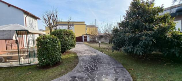 Casa indipendente di 300 m² con 5 locali e box auto doppio in vendita a Casorezzo - Foto 8