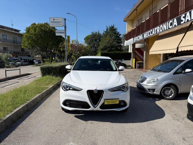 Alfa Romeo Stelvio 2.2 t Business Q4 210cv auto - Foto 2