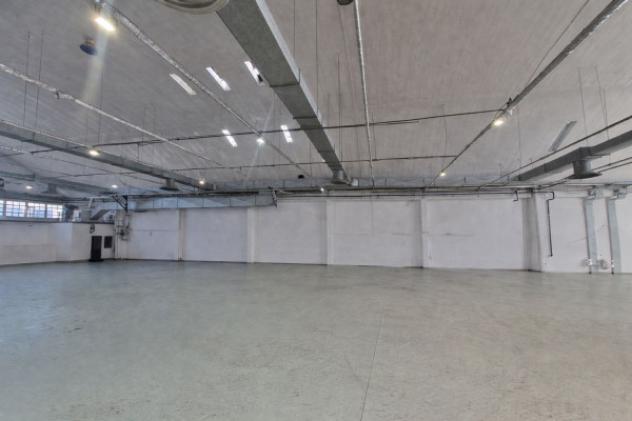 Immobile di 2700 m² con più di 5 locali in vendita a Pero - Foto 6
