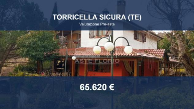 Immobile in asta di 215 m², box auto in vendita a Torricella Sicura