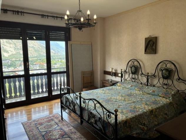 SPLENDIDO TRILOCALE CON DUE BAGNI, CUCININO, AMPIO SOGGIORNO, RIPOSTIGLIO, GARAGE, OTTIMA POSIZIONE. - Foto 10
