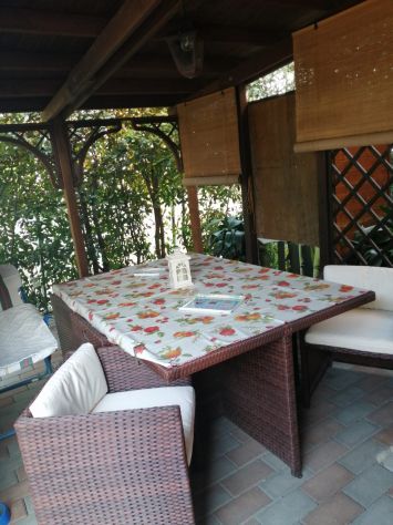 Set in rattan da esterno di alta qualità di composto da tavolo e 6 poltroncine