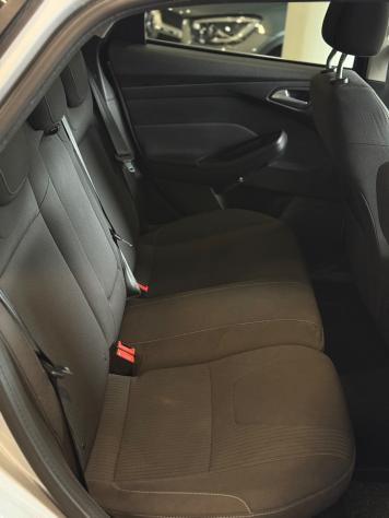 Ford Focus 1.6 TDCi 115 CV Titanium - Foto 9