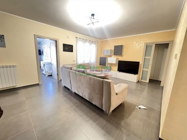 Rif: 2762 - COMISO – Appartamento rifinito su due livelli con ampia veranda e garage, zona Carabinieri - Foto 3