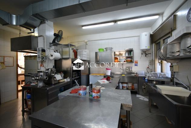 ATTIVITA'/LIC.COMMERCIALE di 3 vani e di 150 mq (CONEGLIANO) rif. DT6 - Foto 2