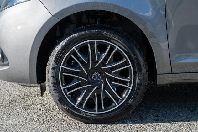Lancia Ypsilon 1.2 69 CV 5 porte GPL Silver - Foto 8