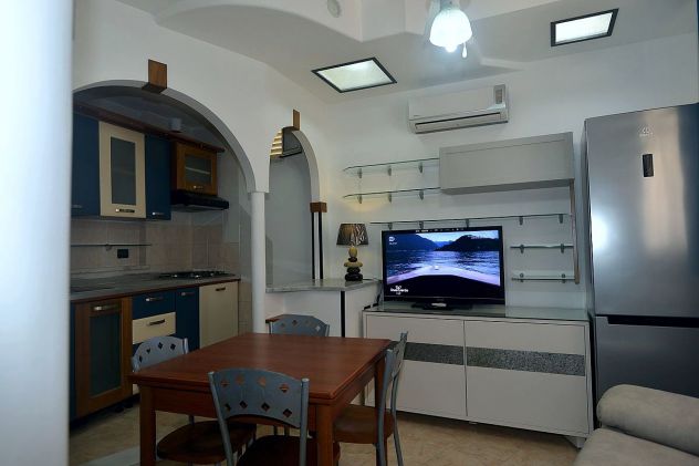 Bivano Elegante Ristrutturato Accessoriato Arredato di tutto - Foto 3