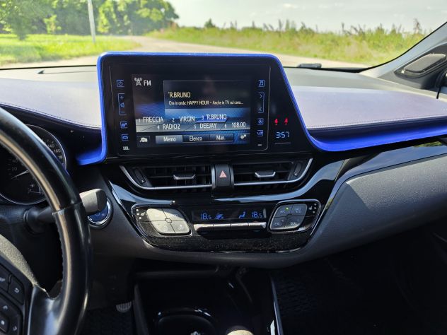 TOYOTA C-HR HYBRID 1.8 - Foto 7
