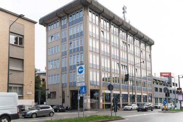 Immobile di 3280 m² con più di 5 locali in vendita a Milano