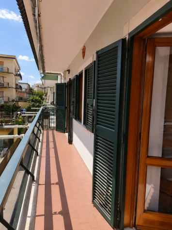 TORRE ANGELA TRILOCALE ARREDATO CON TERRAZZO - Foto 3