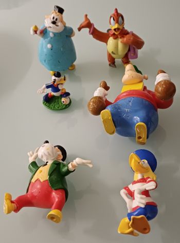 N. 6 personsggi Walt Disney.
