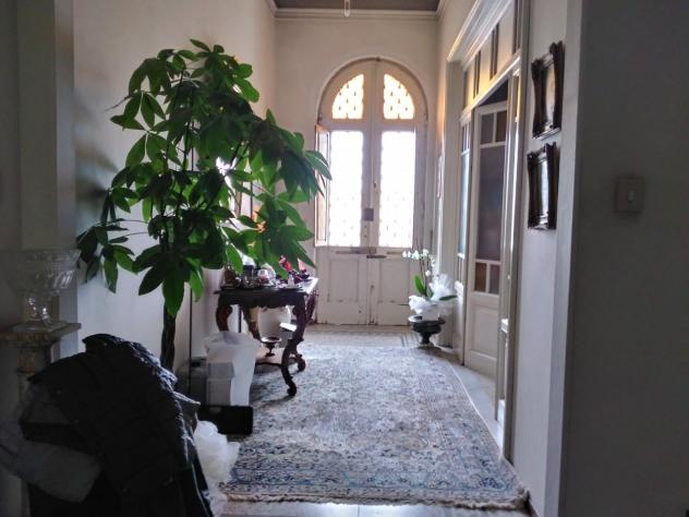 Prestigiosa Villa Liberty in passeggiata a Lido di Camaiore su piu piani .La casa è composta da ingresso , corridoio ,salone ampio ,disimpegno , sala
