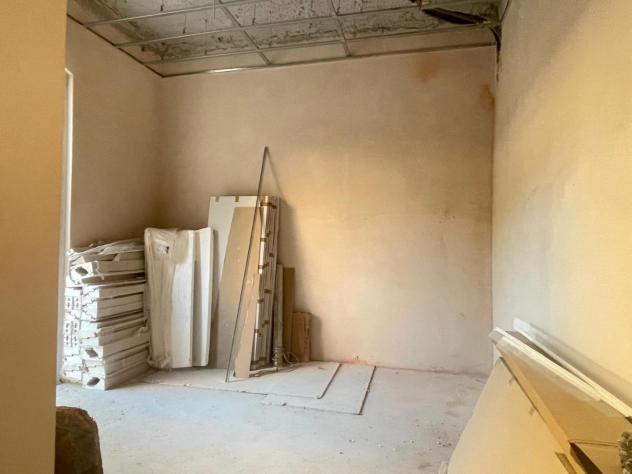 negozio in vendita a Carrara in zona Centro Città