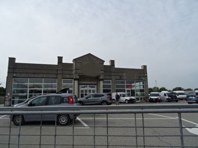 Immobile adiacente a supermercato con flusso costante di clientela - Foto 6