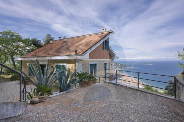 Alassio, villa trifamiliare con stupenda vista di tutto il golfo. - Foto 2
