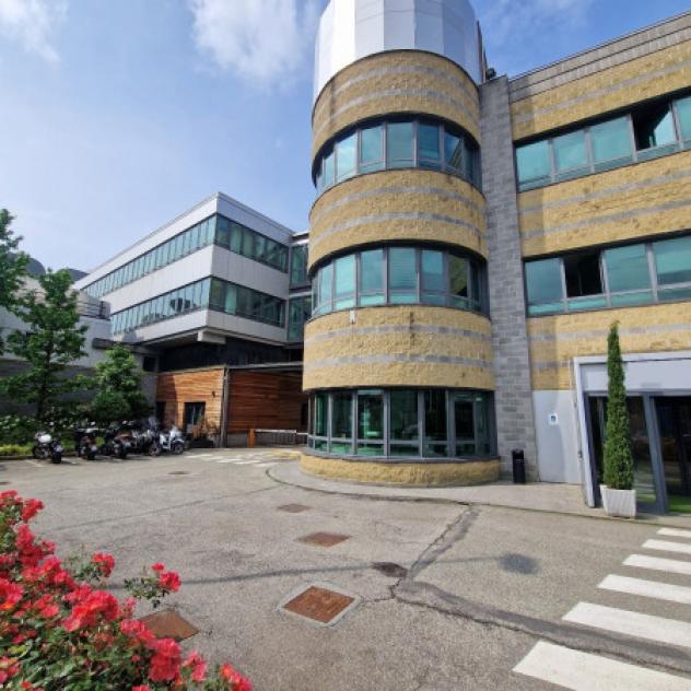 Immobile di 950 m² con più di 5 locali in affitto a Pero - Foto 4