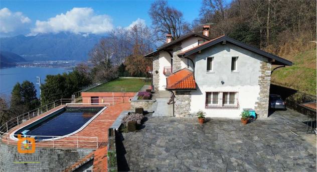 V000560 - VILLA CON VISTA LAGO PANORAMICA E AMPIO PARCO