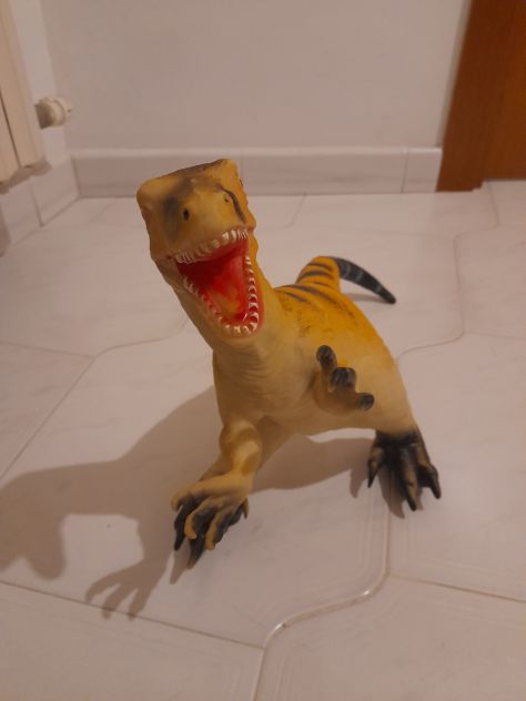Otto dinosauri giganti di plastica rigida, perfetti ed intoccati mai utilizzati. - Foto 2