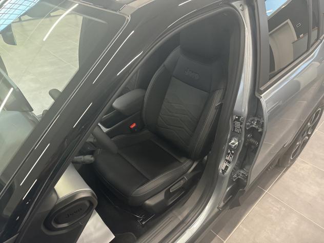 Jeep Avenger 1.2 Turbo 110 CV MHEV Summit - PROMO - Foto 8