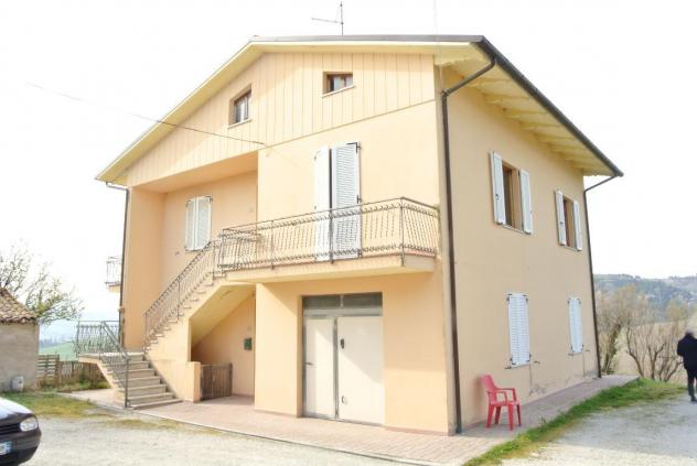 VICINANZE BORGO MASSANO VENDESI CASA SINGOLA CON DUE UNITA' IMMOBILIARI E UN'ETTARO DI TERRENO
