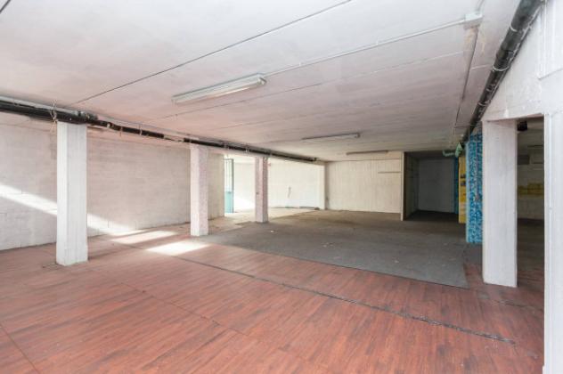 Immobile di 280 m² con 1 locale in vendita a Torino