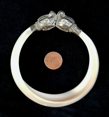 SPETTACOLARE ANTICO BRACCIALE CINGALESE IN MADREPERLA E METALLO ARGENTATO.