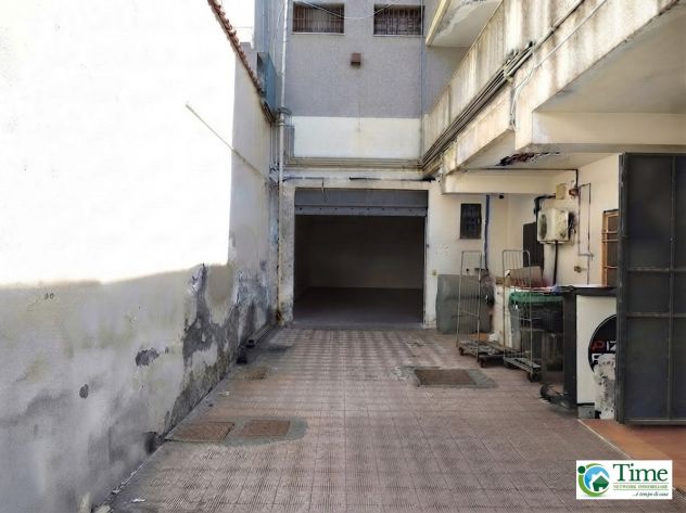 Deposito 190 mq con piccolo ufficio in vendita a Gravina di Catania - Foto 2