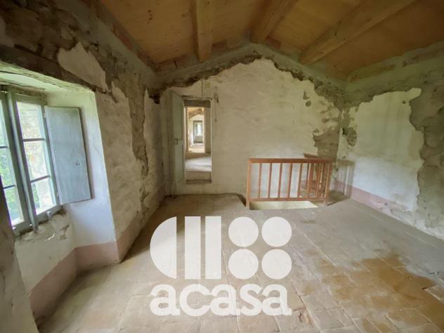 CASALE SEMI RISTRUTTURATO CON TERRENI - Foto 13