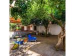B & B OTIUM