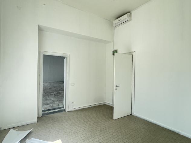 Oltre 3 vetrine in affitto a Carrara - Foto 16
