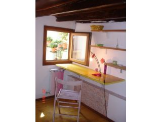 ROOM FOR RENT IN AN ANCIENT HOUSE IN FLORENCE CENTER