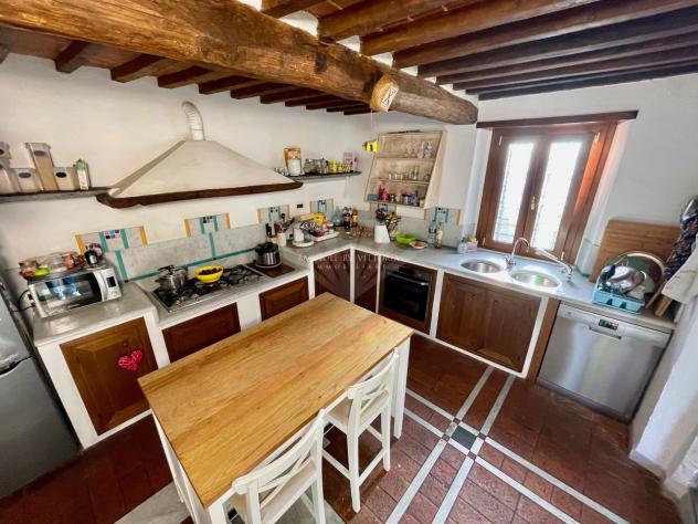 RUSTICO di 10 vani e di 250 mq (PIETRASANTA - Crociale) rif. 037 - Foto 14