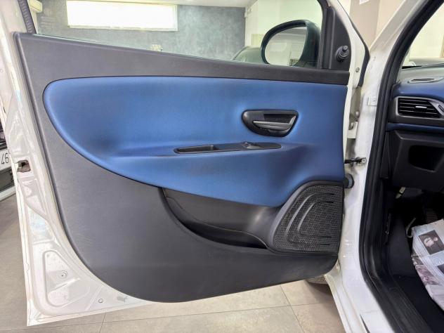 Lancia Ypsilon 1.2 69cv GPL Silver 2016 - Foto 9