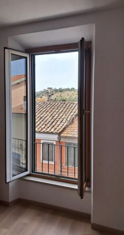 MENTANA GRAZiOSO TRILOCALE ARREDATO E RISTRUTTURATO - Foto 2