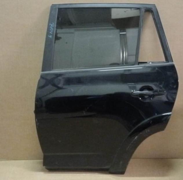 PORTA POST.S. NERO MET. C/ALZ. E SERR. VETRO SCURO  Carrozzeria  Lamierati esterni  Porte  Porta post. sx. TOYOTA - RAV 4 III - 01-04-2010 - 01-03-201