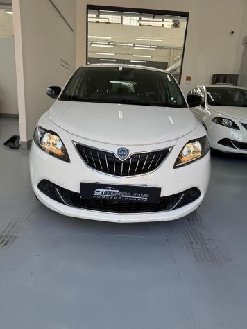 Lancia Ypsilon 1.0 FireFly 5 porte S&S Hybrid Ecochic Silver - Foto 9