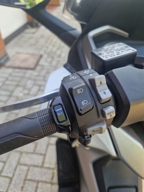 Honda Forza DeLuxe 300 - Foto 5