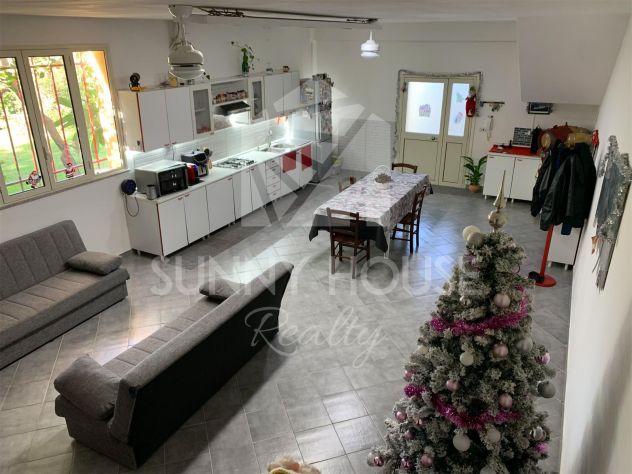 Ampia Villa Bifamiliare con Giardino di Aranci e Prato Verde a Lascari - Foto 2