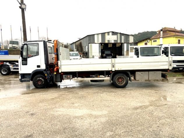 camion iveco eurocargo 75e15 cassone fisso e gru