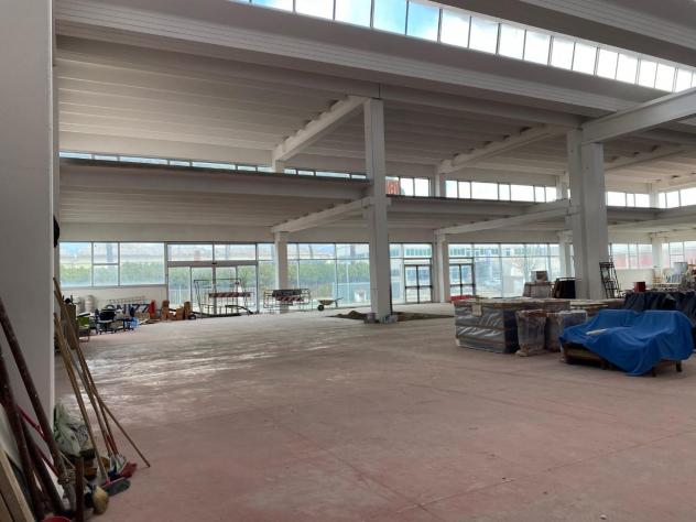 Capannone commerciale in affitto a Figline e Incisa Valdarno 2200 mq  Rif: 1392832